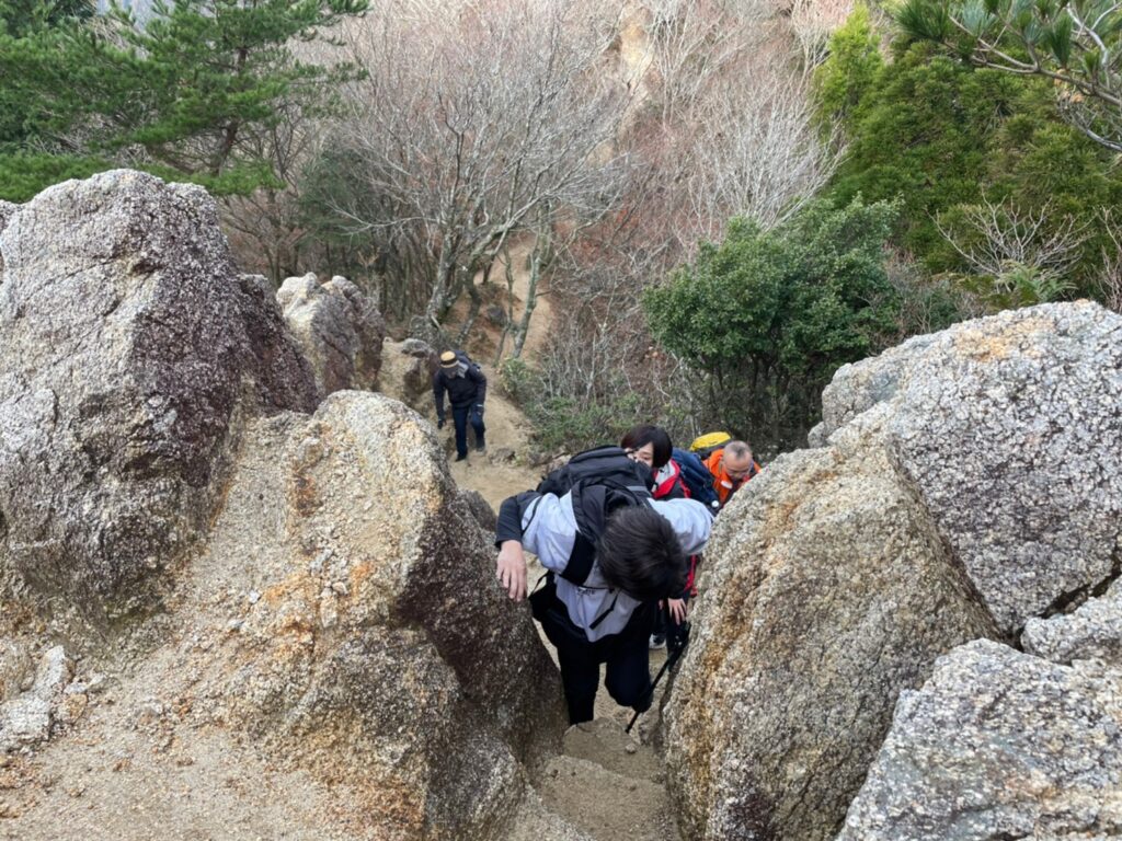 武平峠登山ルートの急斜面部