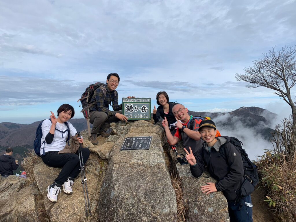 鎌ヶ岳山頂の集合写真